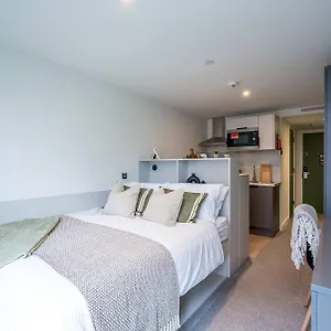 https://the-edge-studio-apartments.belfasthotelsireland.com